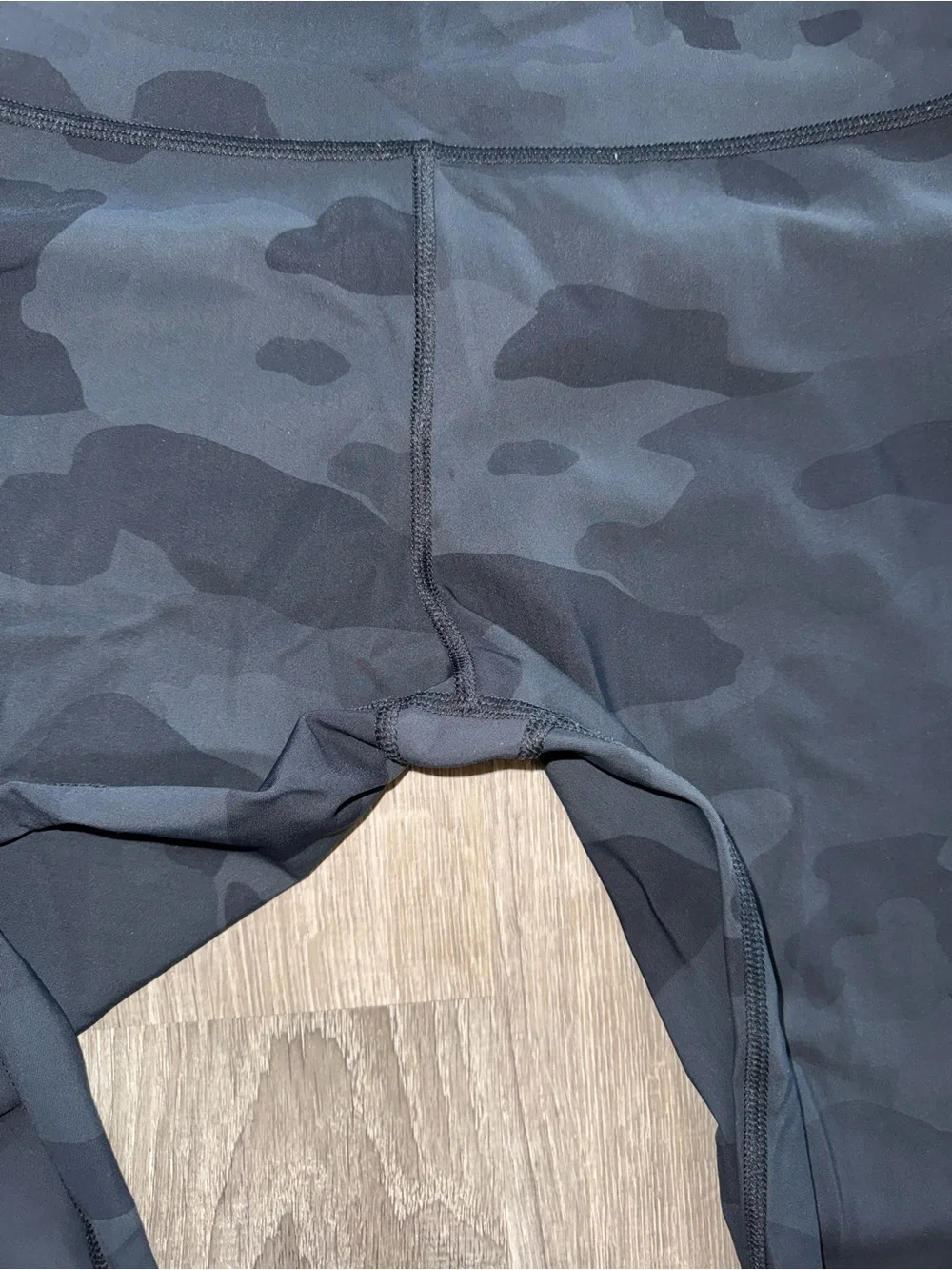 Women’s Alo  Black Camo Active Leggings
